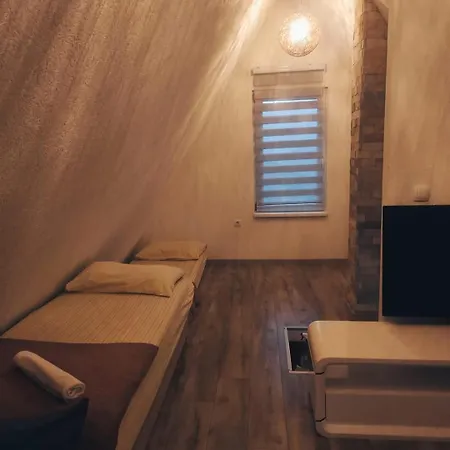Apartment Vikendica Sa Bazenom