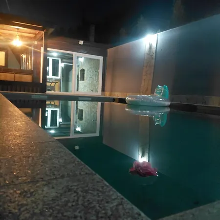Apartment Vikendica Sa Bazenom