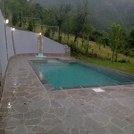 Vikendica Sa Bazenom * Konjic